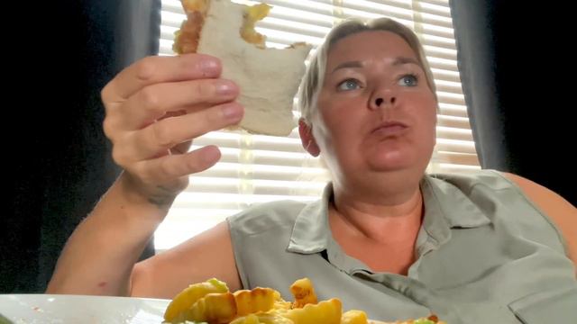 Fish & chips #mukbang #uk #eatingshow #fish #chips смотреть онлайн