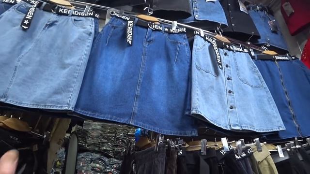 CАДОВОД/ЧАСТЬ 1/ШИРОКИЙ АССОРТИМЕНТ ЖЕНСКОЙ ОДЕЖДЫ ИЗ КОЖИ/ДЖИНСА/ТРИКОТАЖ/ЮБКИ/БРЮКИТРЕНДЫ СЕЗОНА смотреть онлайн