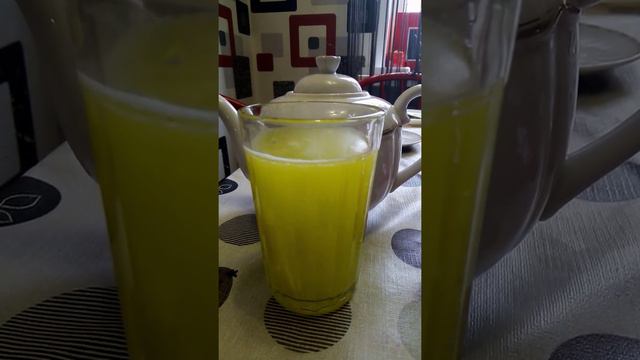 Стакан воды. Вода превращается в лимонад. смотреть онлайн