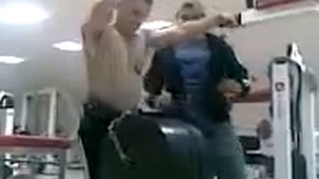 Отжимания на брусьях с весом 120 кг.3gp смотреть онлайн