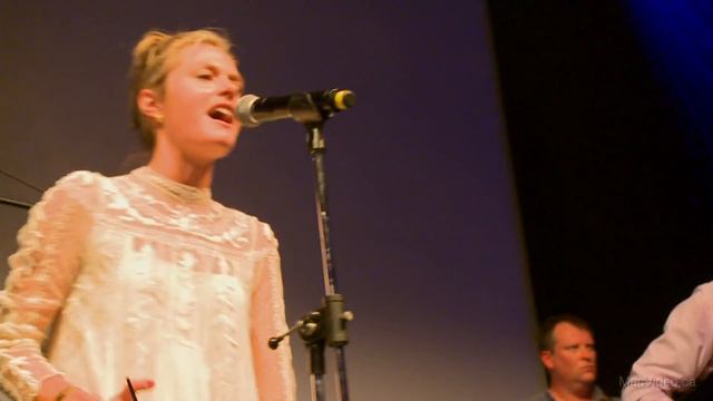 Maggie Lawson sings "Kind and Generous" with the cast and crew of Psych смотреть онлайн