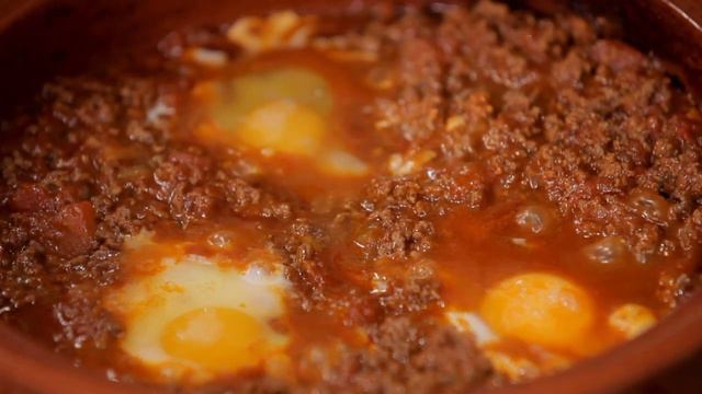 Baked Eggs with Leftover Bolognese | Everyday Gourmet S2 E52 смотреть онлайн
