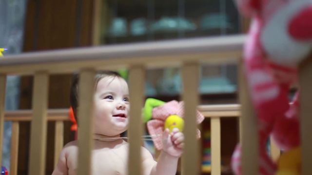 Дочурка мило ругается с мамой (10 мес.) смотреть онлайн