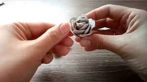 Розы из яичных лотков.