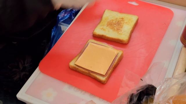 Ham Egg Cheese Toast - Korean Street Food | 1500원 토스트 смотреть онлайн