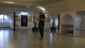 Как крутить  две палки сразу