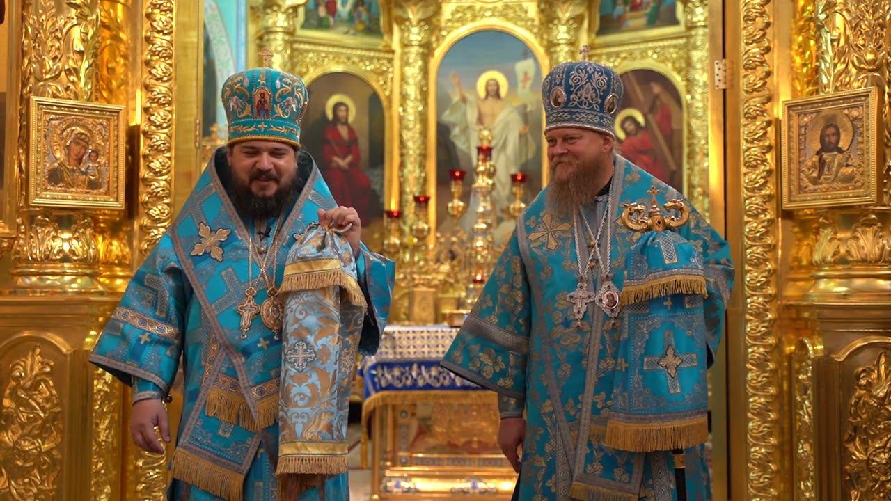 Проповедь владыки Антония и владыки Романа в Неделю 21-ю по Пятидесятнице смотреть онлайн