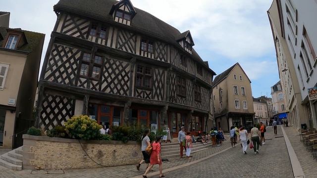 Chartres, France - Beautiful town center and the choir wall | Walking Tour 4k | Centre-Val de Loire смотреть онлайн