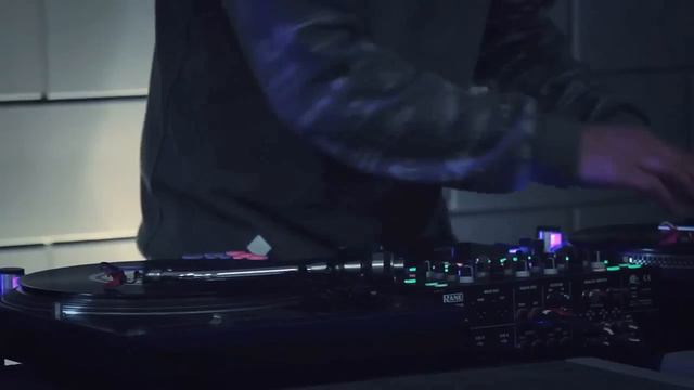 DJ DNS // Turntable Fitness (Funky Dope X Power Move) смотреть онлайн