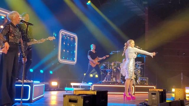 Beatrice Egli & Wir Leben Laut LIVE & SiegerlandHalle  Volles Risiko Tour 11.16.2023