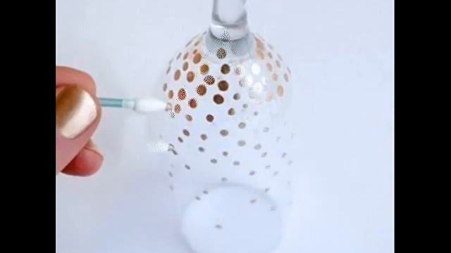 КАК ПРОСТО И КРАСИВО ДЕКОРИРОВАТЬ БОКАЛЫ/As a simple and beautifully decorated glasses смотреть онлайн