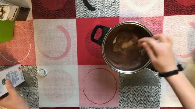 Рецепт шеколадной колбаски родом из детства/Сладкая колбаска из печенья и какао смотреть онлайн
