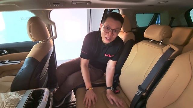 Review Ruangan Kia Carnival CKD 8 Seater! смотреть онлайн