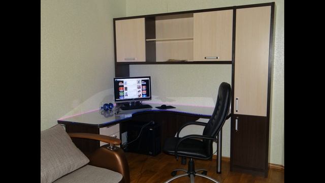 Компьютерный стол с диодной подсветкой. Любая мебельная фантазия осуществима ?