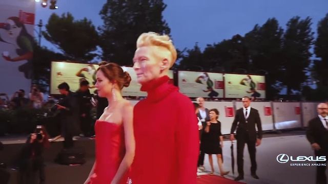 Lexus Venezia 75 - Dakota Johnson e Tilda Swinton смотреть онлайн