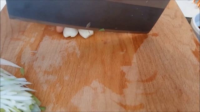 Китайская кухня. Салат из куриных желудков с сельдереем и кинзой смотреть онлайн