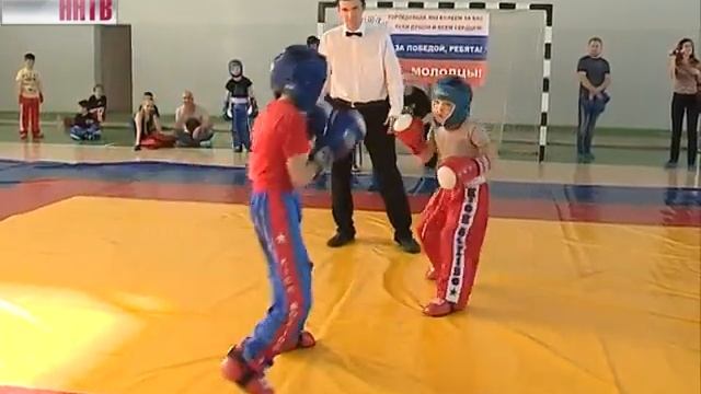 В Володарском ФОКе прошёл четвёртый открытый кубок среди клубов Нижегородской области по кикбоксинг смотреть онлайн