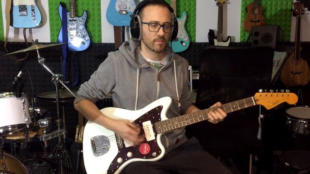 Harley Benton HB JA-60 (200$) Vs. Squier Classic Vibe 60s Jazzmaster (500$) смотреть онлайн