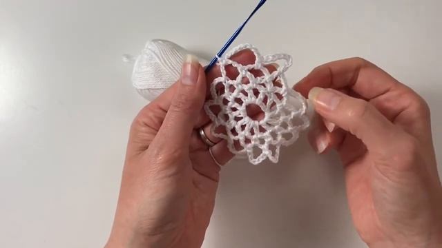 Ophelia Talks about Crocheting a Dreamcatcher смотреть онлайн