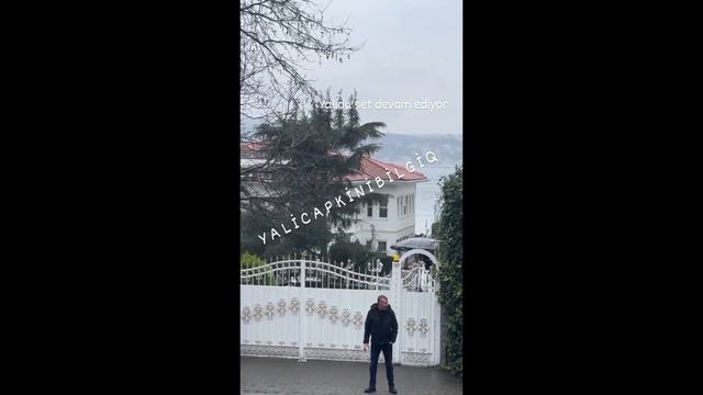 Yalı Çapkını 62.Bölüm Kazım Seyranı İkna Edemeyip Akınla Yalıdan Çıkış Yapıyor-Kamera Arkası Video смотреть онлайн