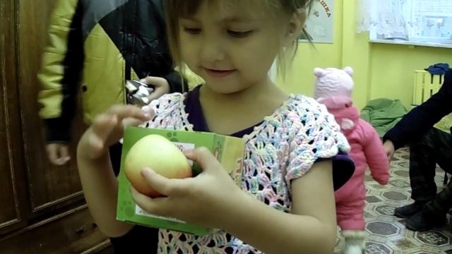 Влог многодетной семьи//Гуляем//Пошли в садик за Динарой//Покупки//Подарок Динаре//Радость//Сон// смотреть онлайн