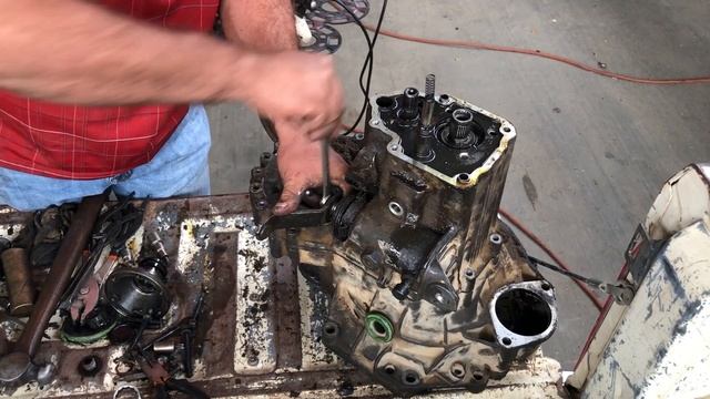 Como desarmar transmisión de Jetta, Golf a3, paso a paso, buscando ruido смотреть онлайн