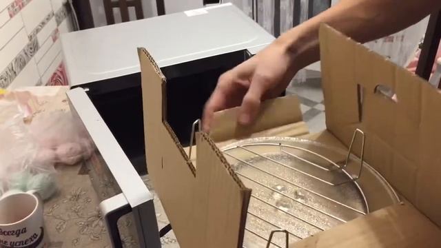 Распаковка - Микроволновая печь Midea EG820CXX смотреть онлайн