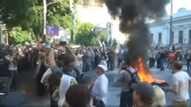 Финансовый майдан в Киеве! Покрышки и драки с милицией! смотреть онлайн