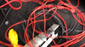 Салонная кнопка багажника в Весту.