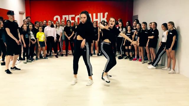 Танцы в Череповце с Юлией Князевой | Lady Leshurr - Black Madonna | Танцевальный Центр ЭЛЕФАНК смотреть онлайн