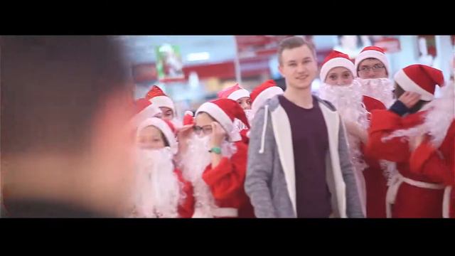 ФЛЕШМОБ Деды Морозы в ТРК Семья смотреть онлайн
