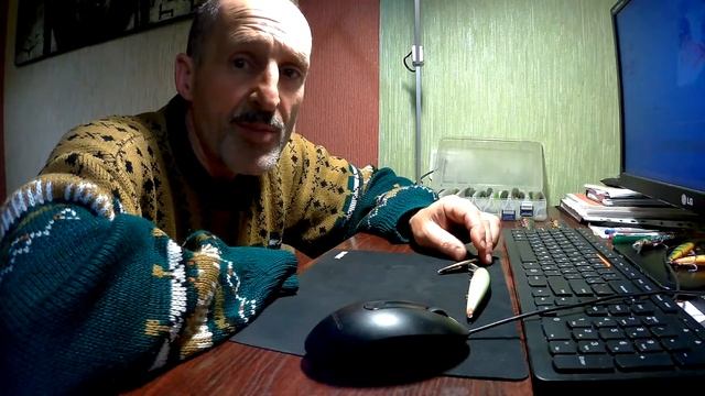 Покрываем ВОБЛЕР лаком.