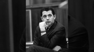 Роберт Рождественский - "Человеку надо мало..."  (исп. Г.б.Д)