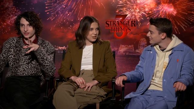 ОЧЕНЬ СТРАННЫЕ ДЕЛА ► |3 СЕЗОН| КАСТ КАК ДЕЛАЛИ КРОВЬ ИЗ НОСА ? ( НА РУССКОМ ) смотреть онлайн