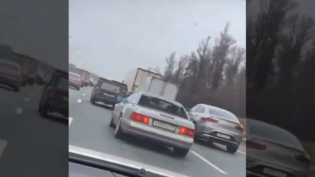 Леонид Ярмольник на своём Mercedes R129 смотреть онлайн
