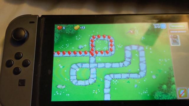 Bloons TD 6 running on Nintendo Switch with Android смотреть онлайн