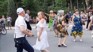 АХ ВЕЧЕРОЧЕК,ВЕЧЕРОК ,А РЯДОМ МИЛАЯ...