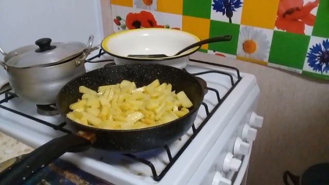 ВОТ ЭТО УЖИН жена приготовила на скорую руку на сковороде. Поджаристая картошка по деревенски смотреть онлайн