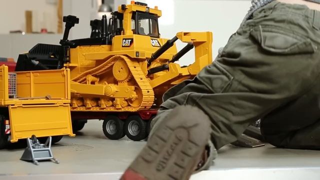 BRUDER EXCAVATOR for CHILDREN Caterpillar Dozer CAT D-11 (Jack 3 yrs) смотреть онлайн