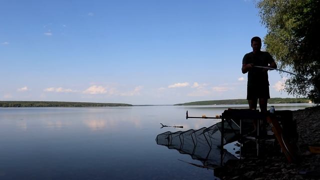Рыбалка на фидер в Июне. Правильный промер глубины. Гитара. Костёр. смотреть онлайн