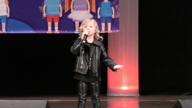 "Спи и забывай"(из рок-оперы"Орфей")/Андрей Лефлер/поет Мальвина Кириенко(5 лет). смотреть онлайн