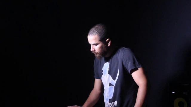 IMPROV THREE: MASCHINE MIKRO MK3 AND KOMPLETE KONTROL A25 смотреть онлайн