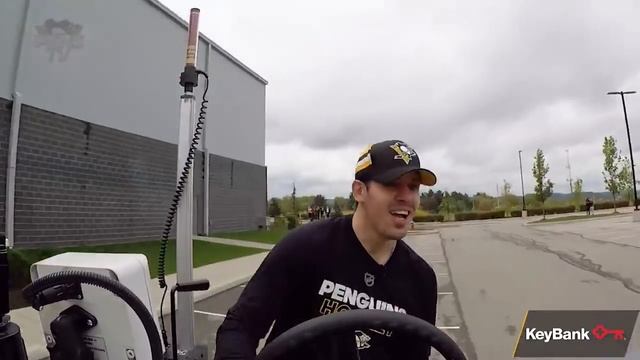 Crosby vs Malkin zamboni race (13 Dec 2017) смотреть онлайн