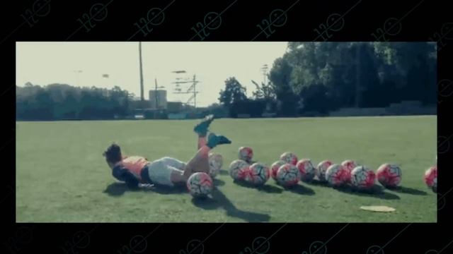 КАК ВРАТАРИ УНИЖАЮТ ФУТБОЛИСТОВ. Голы от ворот до ворот, хитрые финты. Футбольный топ @user-ov9ve4h смотреть онлайн