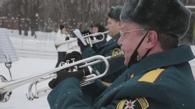 Оркестр МЧС России поздравляет с 8 марта! смотреть онлайн