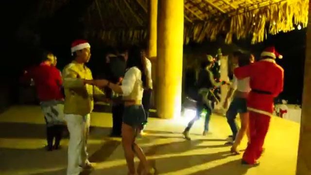Social bachata dance on Soi Sim Beach - Ha Long Bay - Vietnam смотреть онлайн