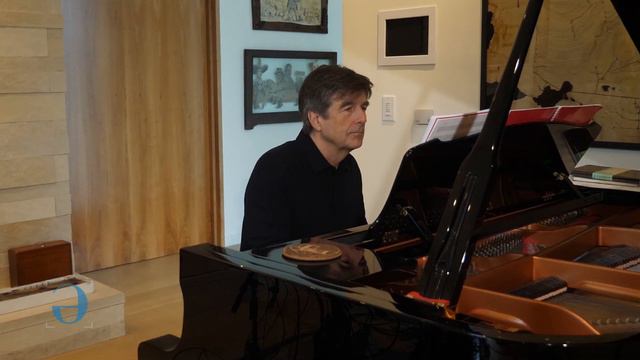 Thomas Newman Performs The Theme From 