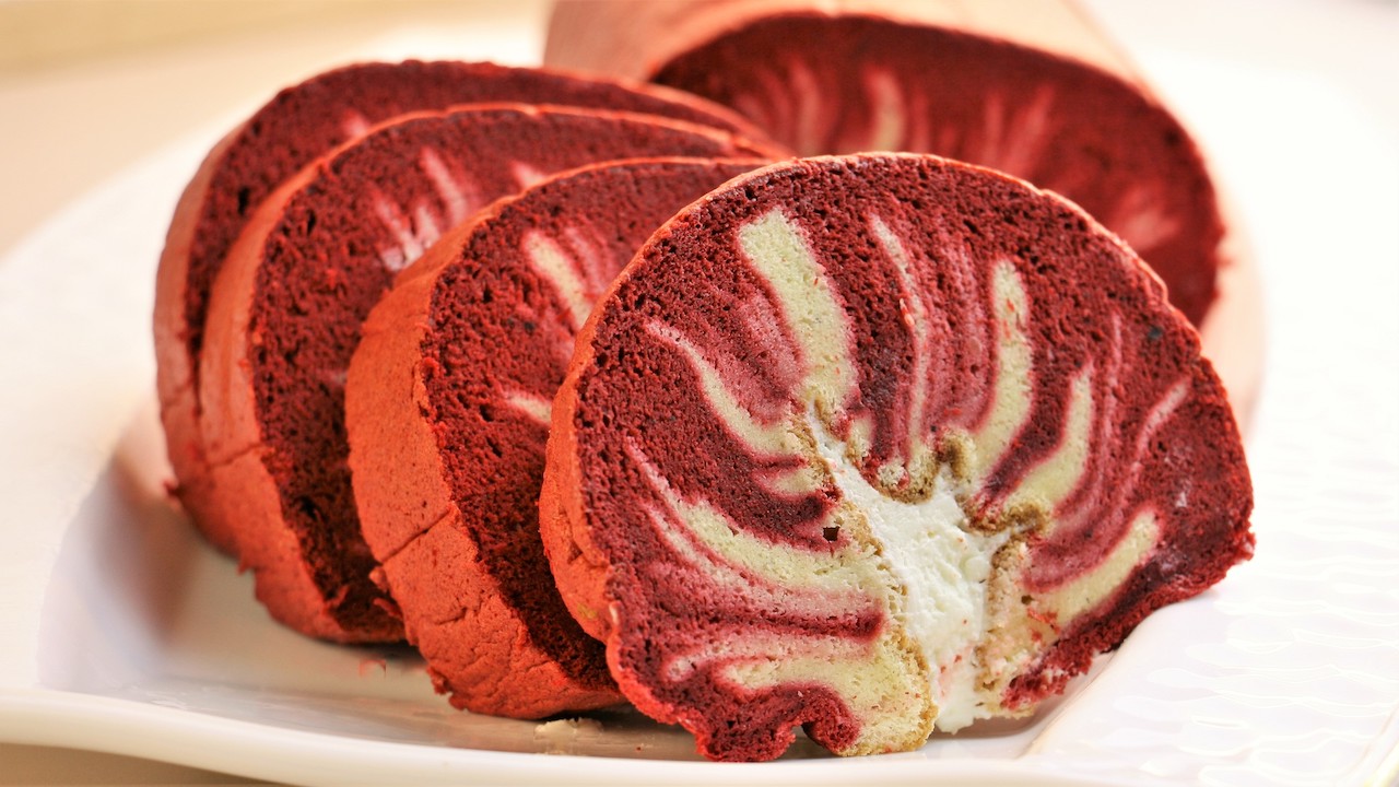 Потрясающе красиво! Невероятно вкусно! Рулет "Алый торнадо" смотреть онлайн