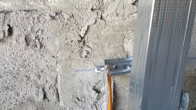 как закрепить и выровнять подвес. Монтаж гипсокартона.