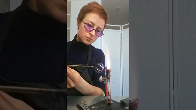 Как это сделано? Стеклянная бусина смотреть онлайн
